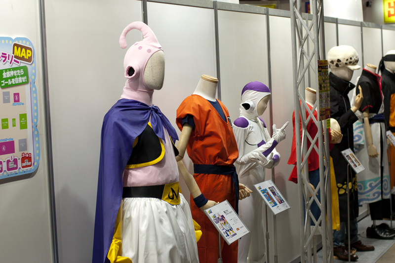 Illustration for article titled Nothing Says "Christmas" Like Loads of Toys at a Convention